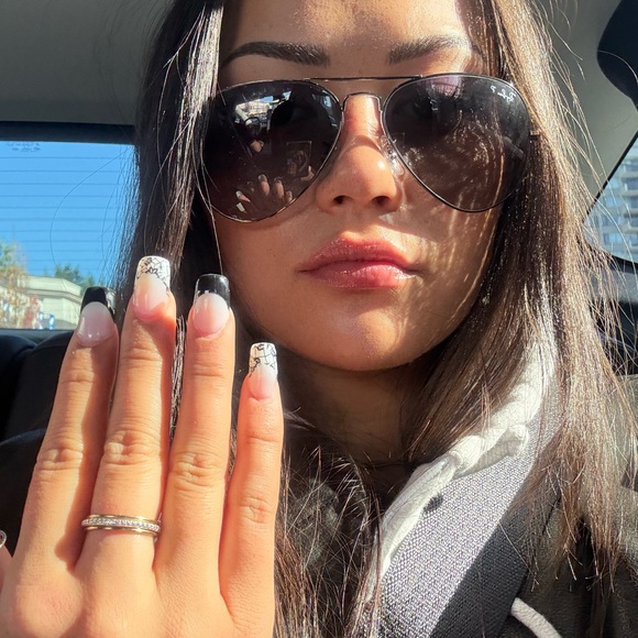 Meet your Posher, Chloe - Picture 3 of 3